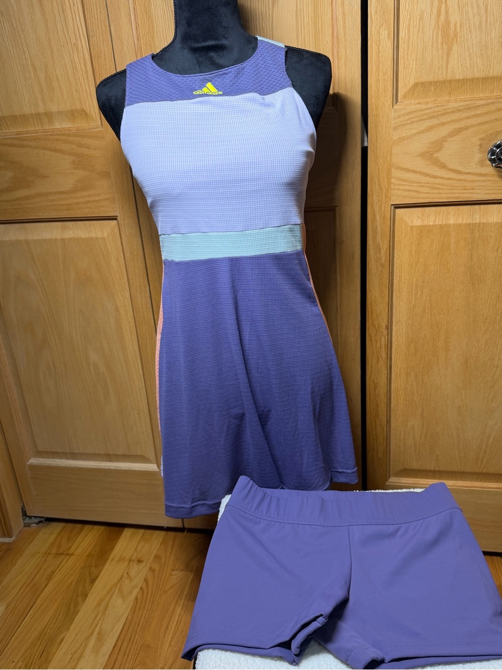 Women’s Adidas tennis/pickleball dress w/ matching ball pants new No tags Sz:MED - Picture 4 of 6